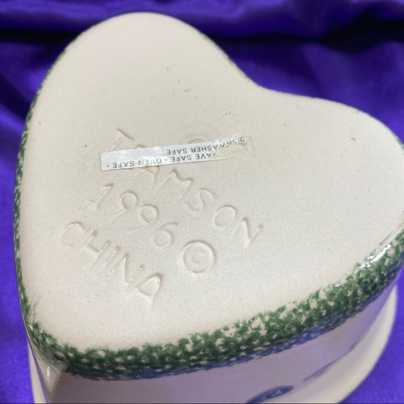 📌 Vintage 1996 Set of 2 Hand Painted Heart Bowl’s never used! Original Box! - Picture 7 of 13